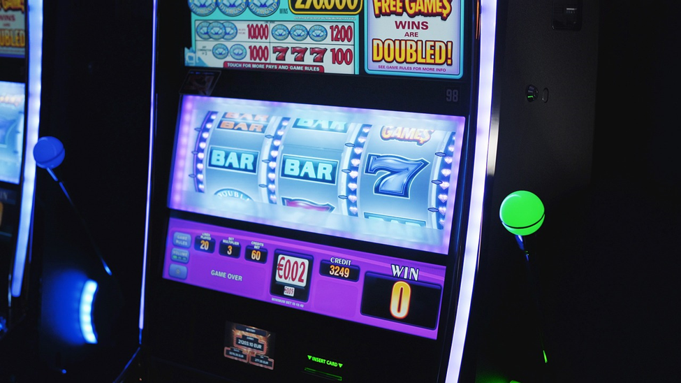 mesin slot di sebuah kasino
